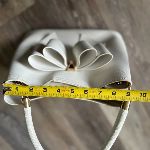 🛍️ Crossi cute bow bag never used. Measurements posted. - Picture 7 of 14